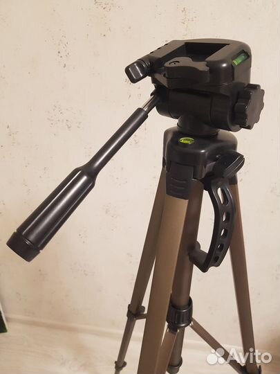 Зеркальный фотоаппарат Canon 600d