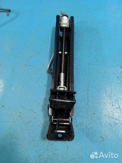 Домкрат VW Tiguan (2011-2016)