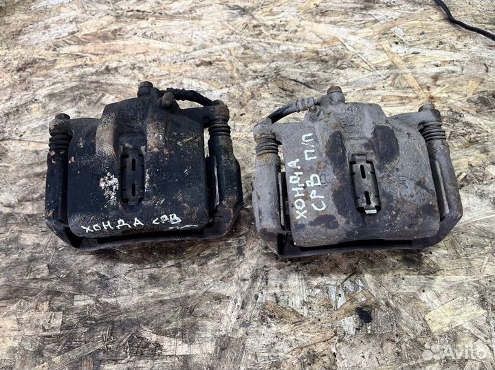 Суппорт передний левый правый Honda CRV RD1