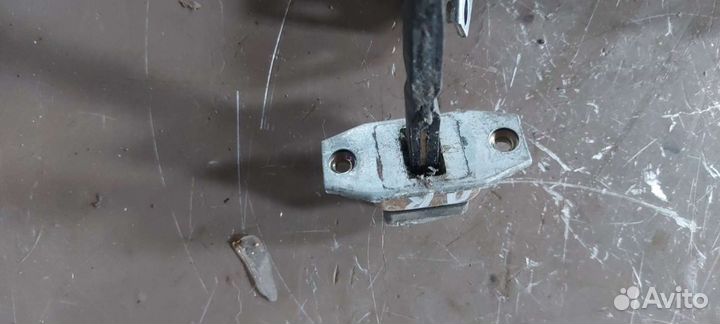 Ограничитель двери на Nissan Skyline v35