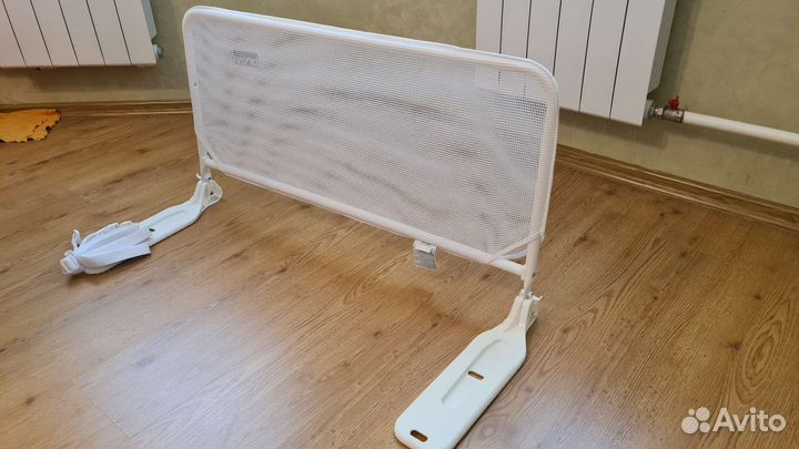 Защитный бортик для кровати