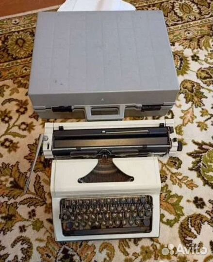 Пишущая машинка Любава пп-305-01 1988