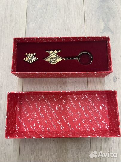 Набор фк Спартак Брелок и значок античное золото