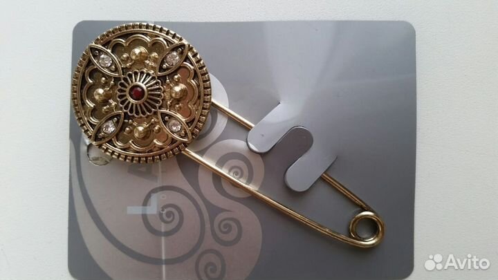 Булавка декор и брошь - буква Л или V