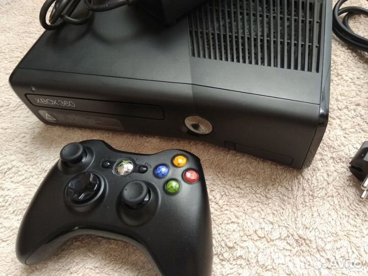 Xbox 360 E + 100 игр прошит Freeboot