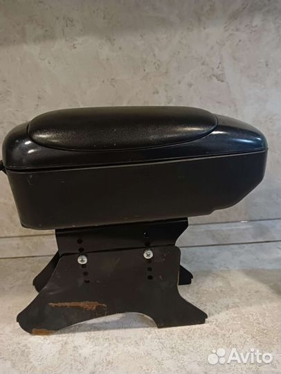 Подлокотник