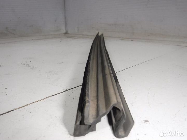 Уплотнитель стекла (внутри) Renault Scenic 3