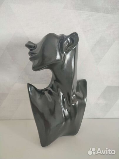 Интерьерная статуэтка 