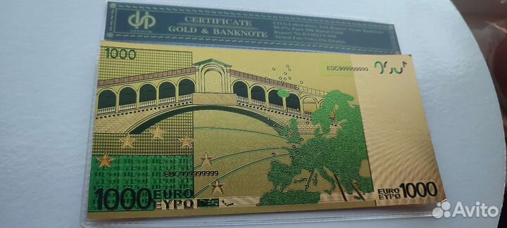 Сувенирная золотая банкнота