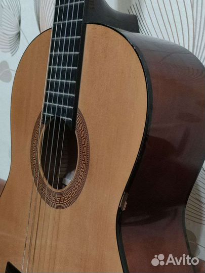 Классическая гитара Hohner HC-06 + новые струны