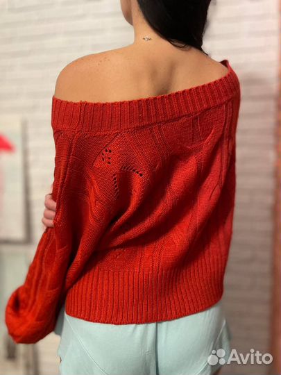 Свитер красный
