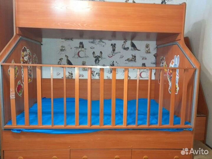 Двухъярусная кровать