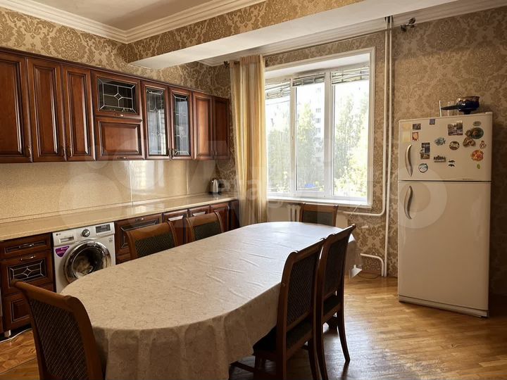 4-к. квартира, 130 м², 3/6 эт.