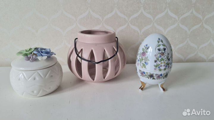 Подсвечник, шкатулка и фарфоровое яйцо