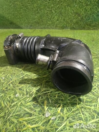 Патрубок воздушного фильтра Шевроле Нива 2004г