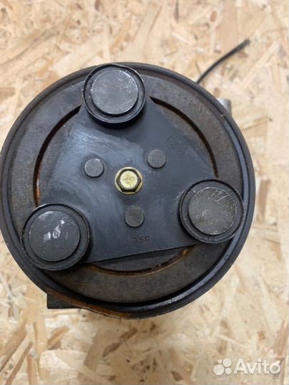 Компрессор кондиционера Mazda Demio 1.3 D3W3 1999