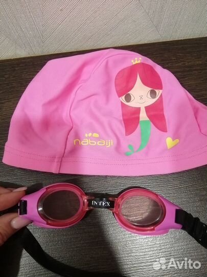 Очки и шапочка для плавания