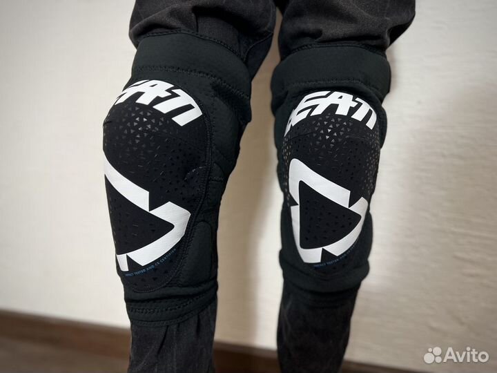 Leatt 3DF 5.0 Knee Guard Черно-белый