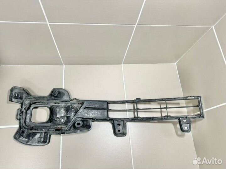 Решетка в бампер передняя правая Toyota Land