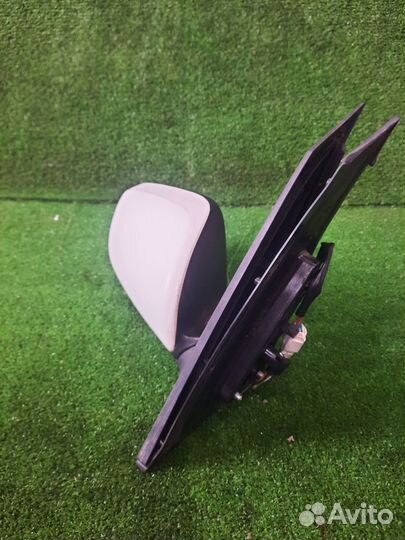 Зеркало правое Toyota Prius NHW20 1NZ-FXE