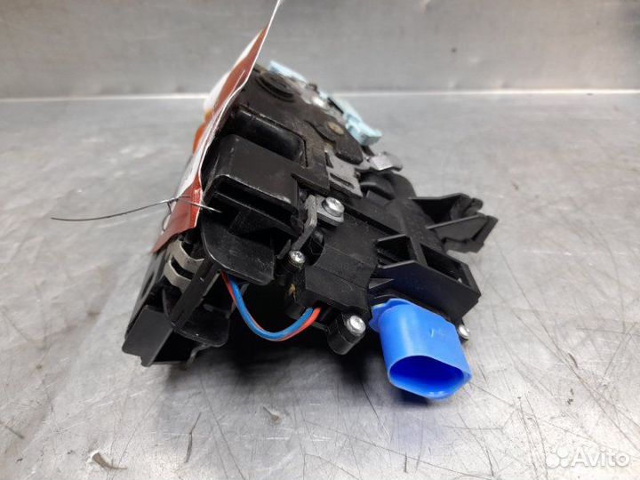 Замок двери задней левой skoda Octavia (A5 1Z) 200