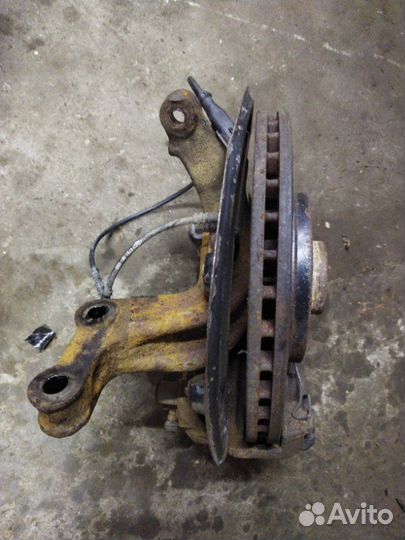 Кулак поворотный передний левый Renault Fluence