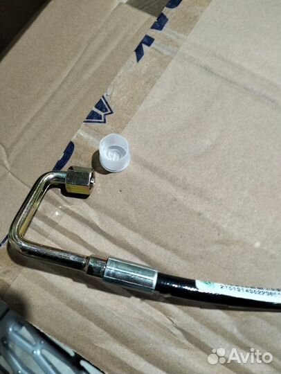 Шланг подъема кабины Howo 900(мм) WG9719820255