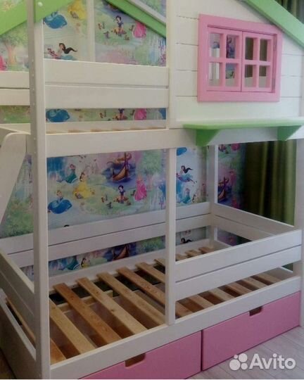 Двухъярусная кровать домик