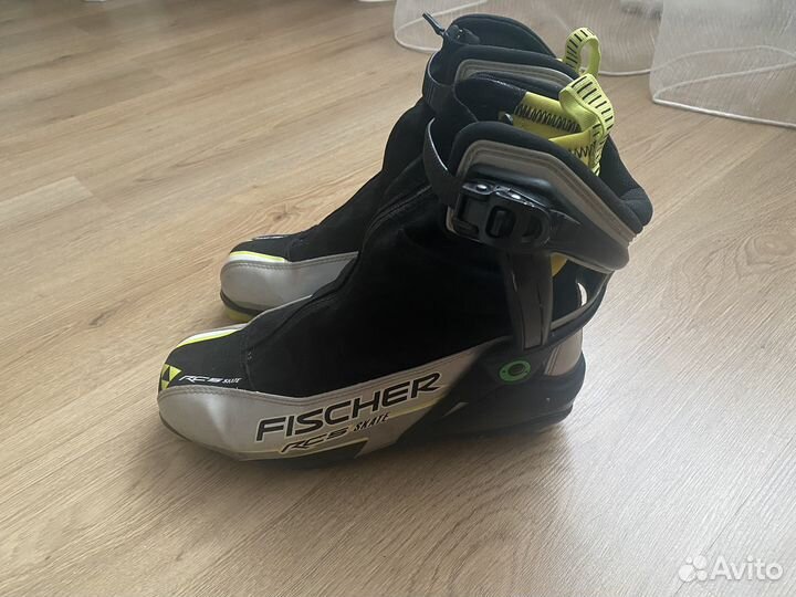 Лыжные ботинки Fisher RC5 Skate NNN EU43/RUS42
