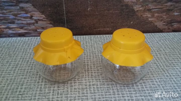 Солонки, стаканчик, держатель крышки