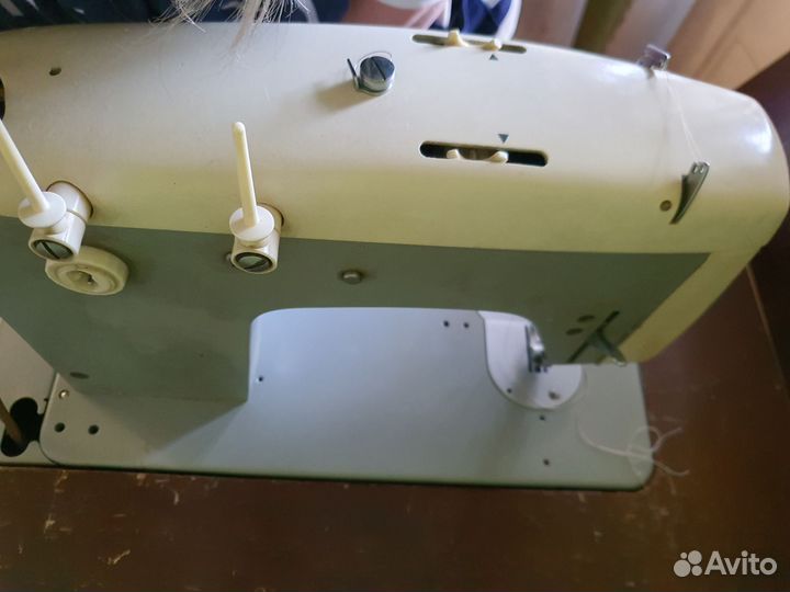 Швейная машинка Veritas Automatic в тумбе ножная