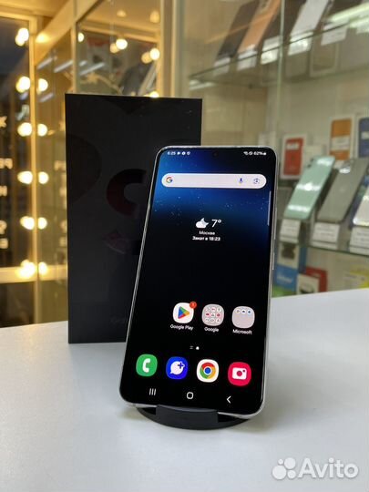 Samsung Galaxy S22, 8/256 ГБ