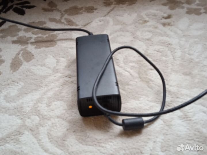 Два блока питания для Xbox 360
