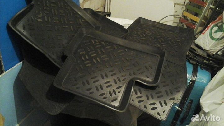 Продаю коврики для автомобиля из полиуретана с бор