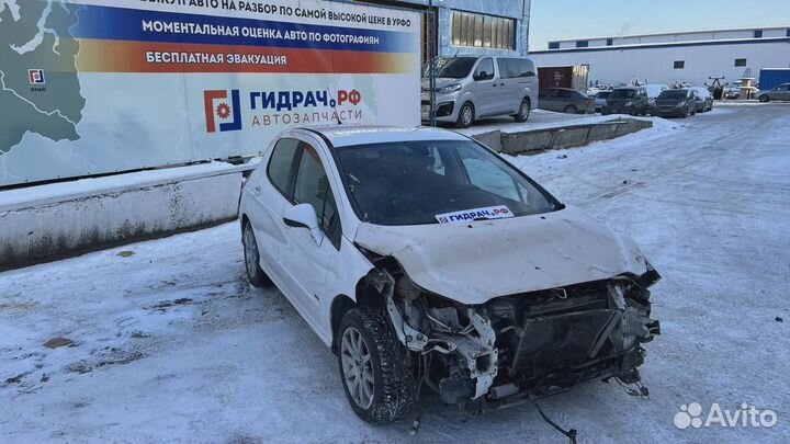 Кнопка открывания багажника Peugeot 308 (T7). Накладка