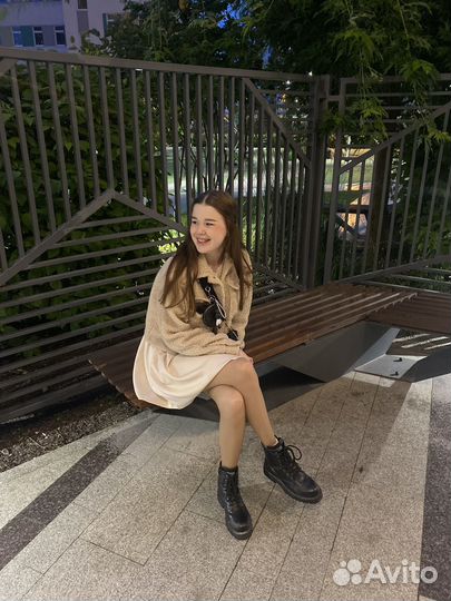 Бармен, бариста, продавец