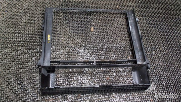 Пластик радиатора Land Rover Range Rover 3 (LM), 2