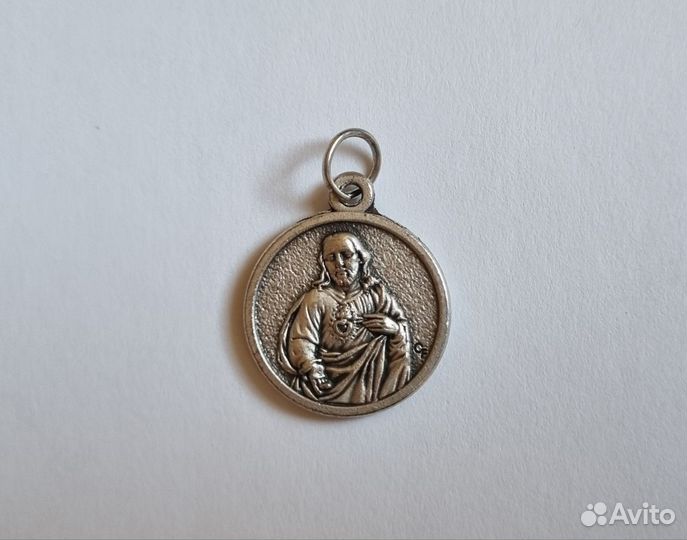 Медальон католический