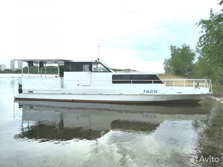 Катер прогулочный