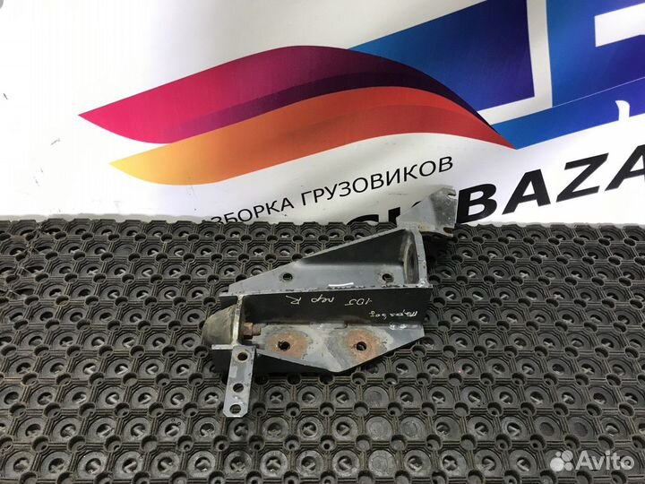 Кронштейн амортизатора переднего