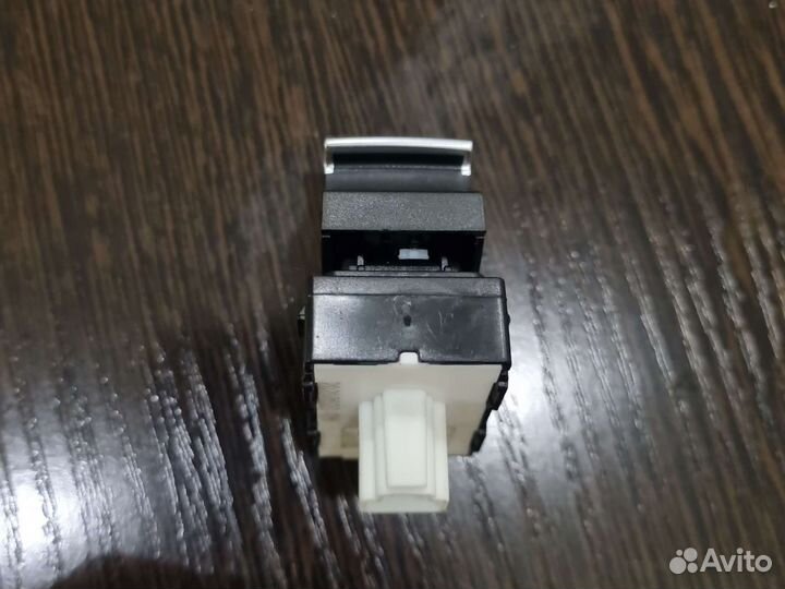 Кнопка стеклоподъемника Chery Tigo