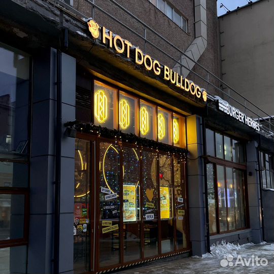 Оформление витрин и украшение входных групп