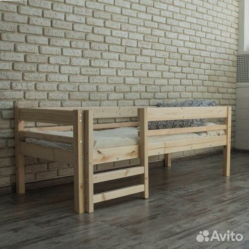 Детская кровать с бортиками