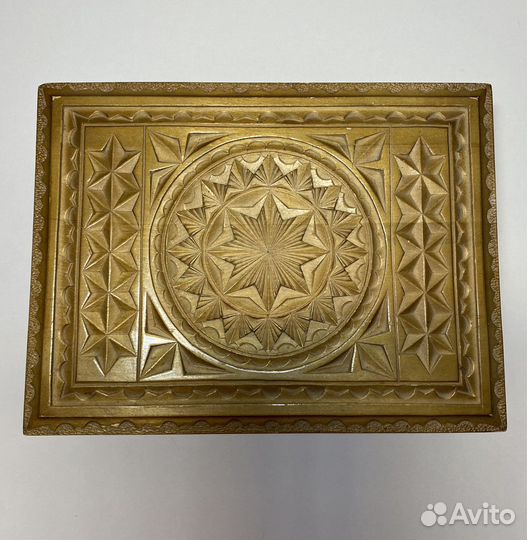 Шкатулка резная деревянная