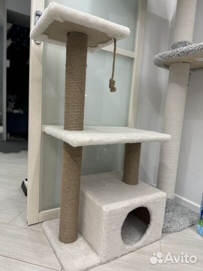 Когтеточка с домиком для кошки