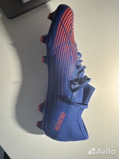 Футбольные бутсы adidas predator