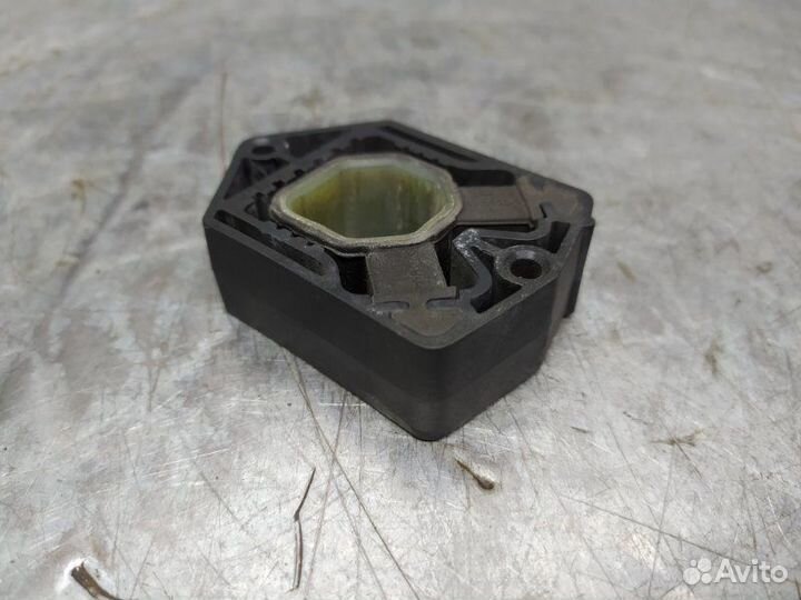 Кронштейн радиатора Skoda Octavia (A5 1Z)