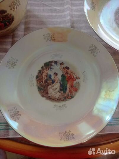 Супница и два больших блюда. Мадонна гдр