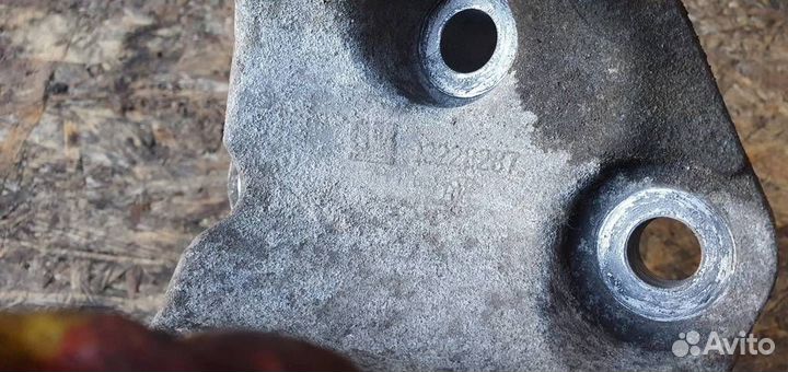 Кронштейн кпп Opel Insignia 2008-2017