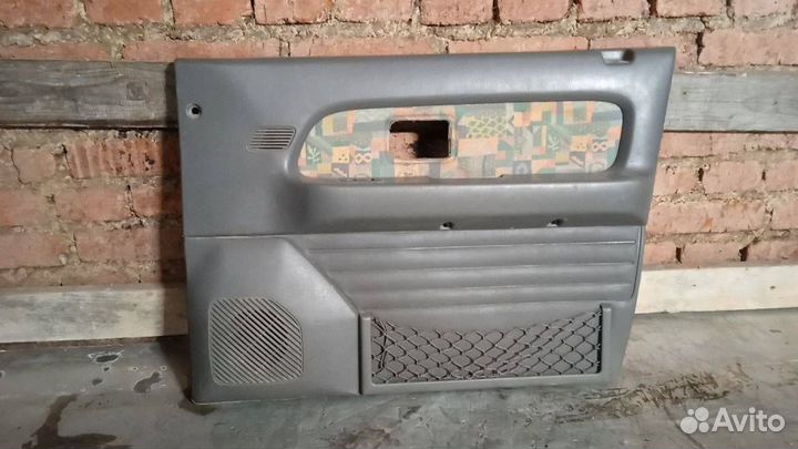 Обшивка двери передней правой Suzuki Wagon R 1998